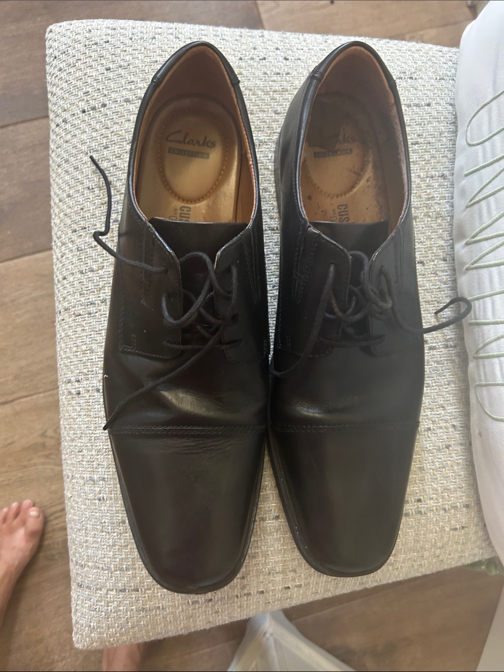 Clarks Men’s Black Leather Lace-Up Oxfords